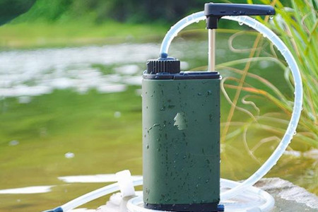 如何選購野外凈水器？